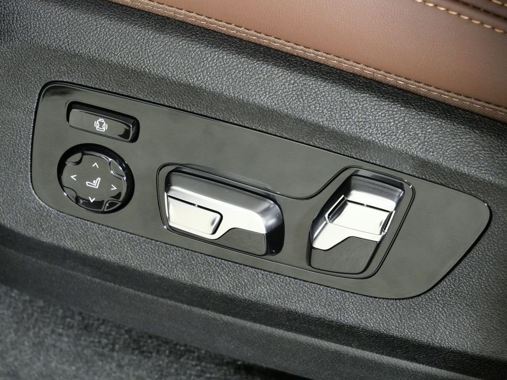 Thumbnail: 2026 BMW X7 - 40