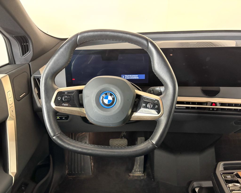 Thumbnail: 2023 BMW iX - 8
