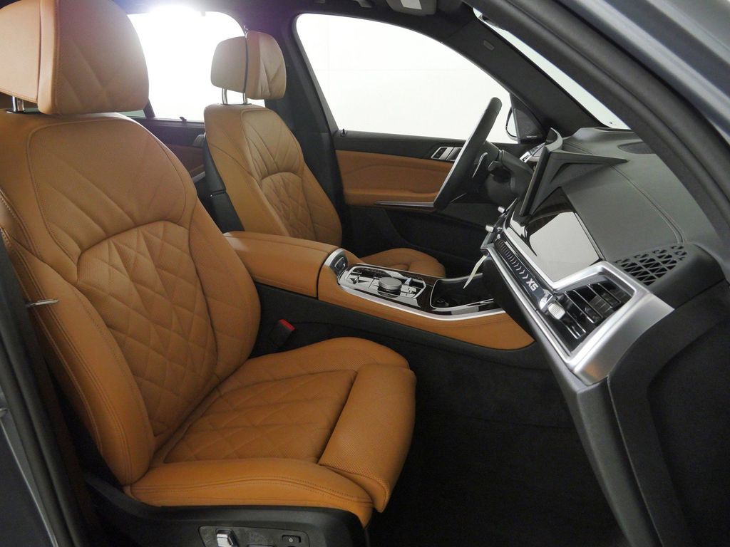 Thumbnail: 2026 BMW X5 - 21