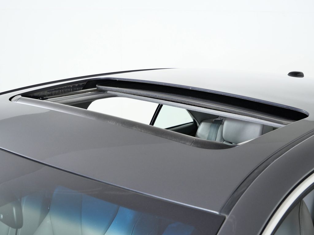 Thumbnail: 2011 Toyota Camry - 19