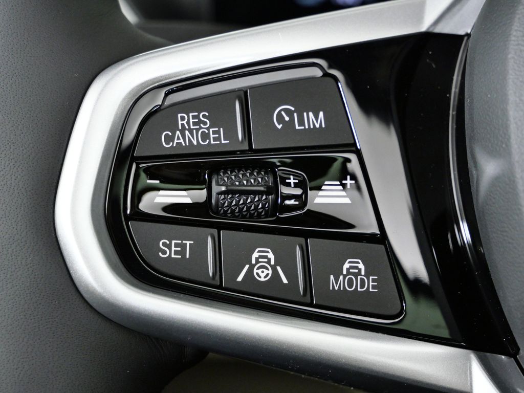 Thumbnail: 2025 BMW i4 - 40