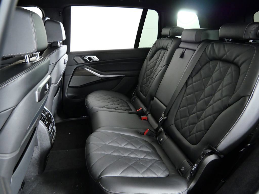 Thumbnail: 2026 BMW X7 - 34