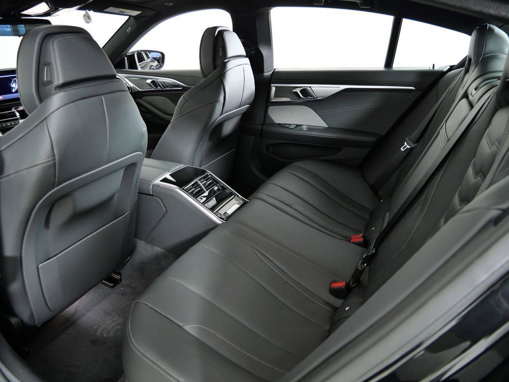 Thumbnail: 2026 BMW 8 Series - 32