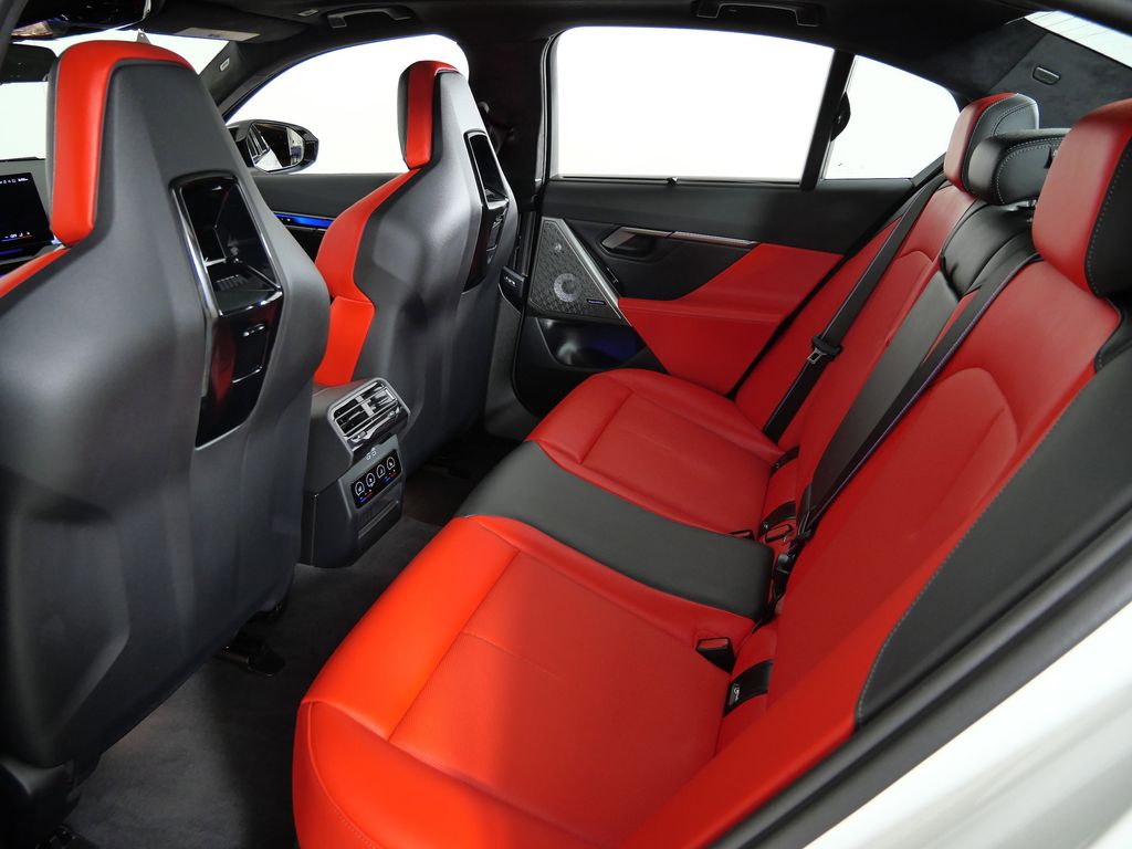 Thumbnail: 2026 BMW M5 - 32