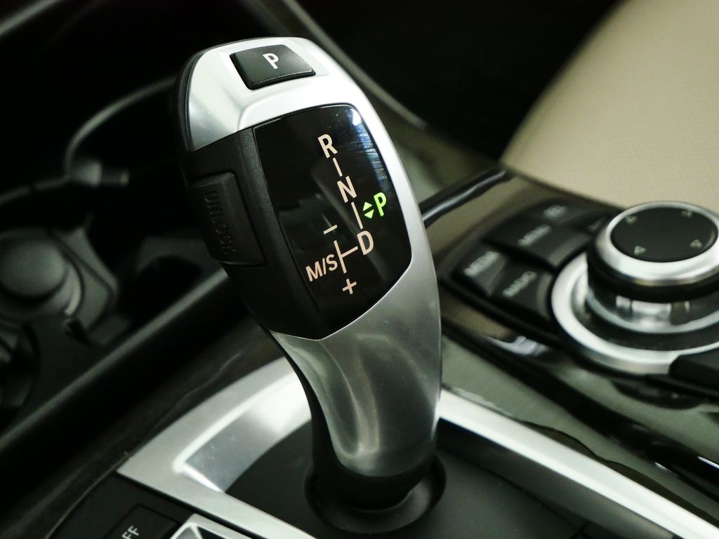 Thumbnail: 2013 BMW 5 Series - 45