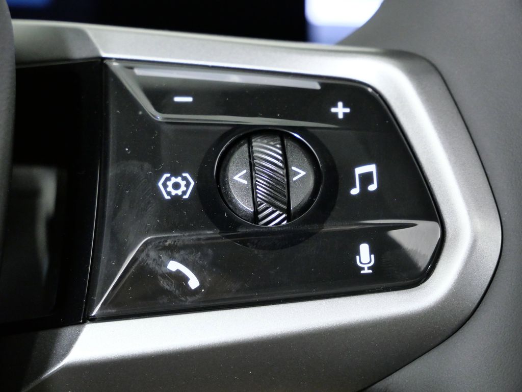 Thumbnail: 2026 BMW i5 - 40