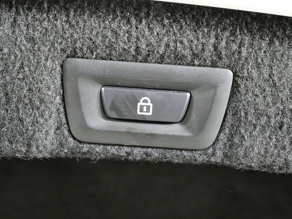 Thumbnail: 2015 BMW M6 - 27