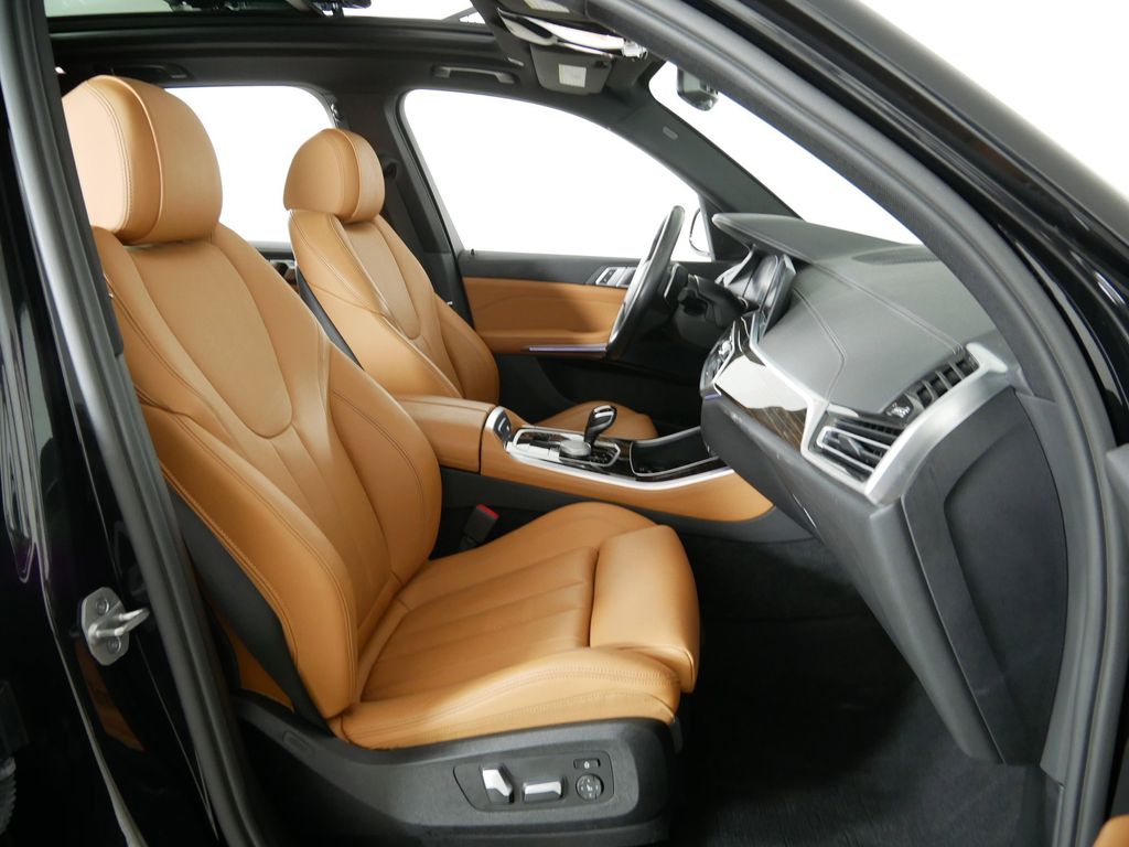 Thumbnail: 2021 BMW X5 - 26