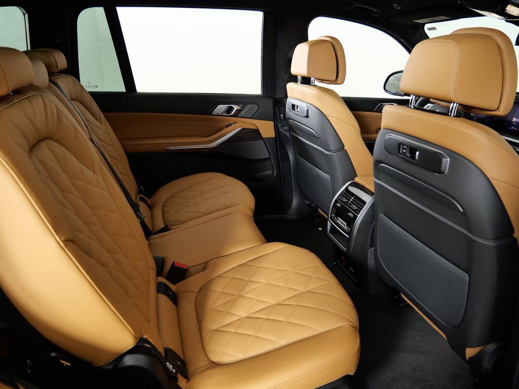 Thumbnail: 2026 BMW X7 - 28