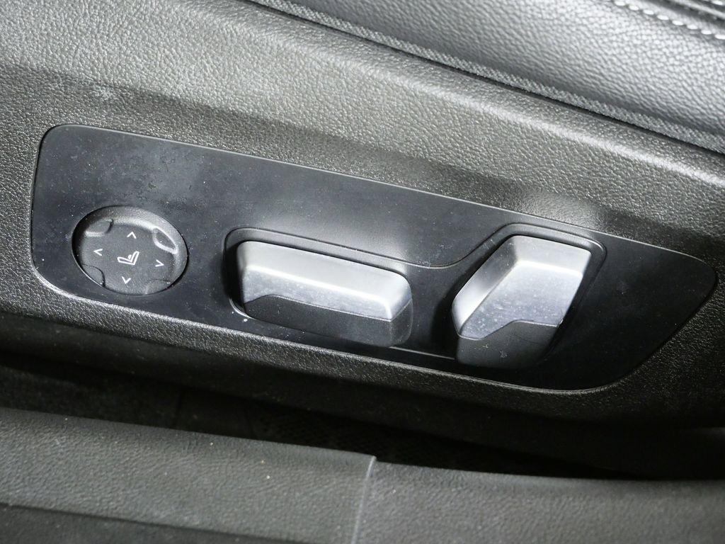 Thumbnail: 2023 BMW 3 Series - 41