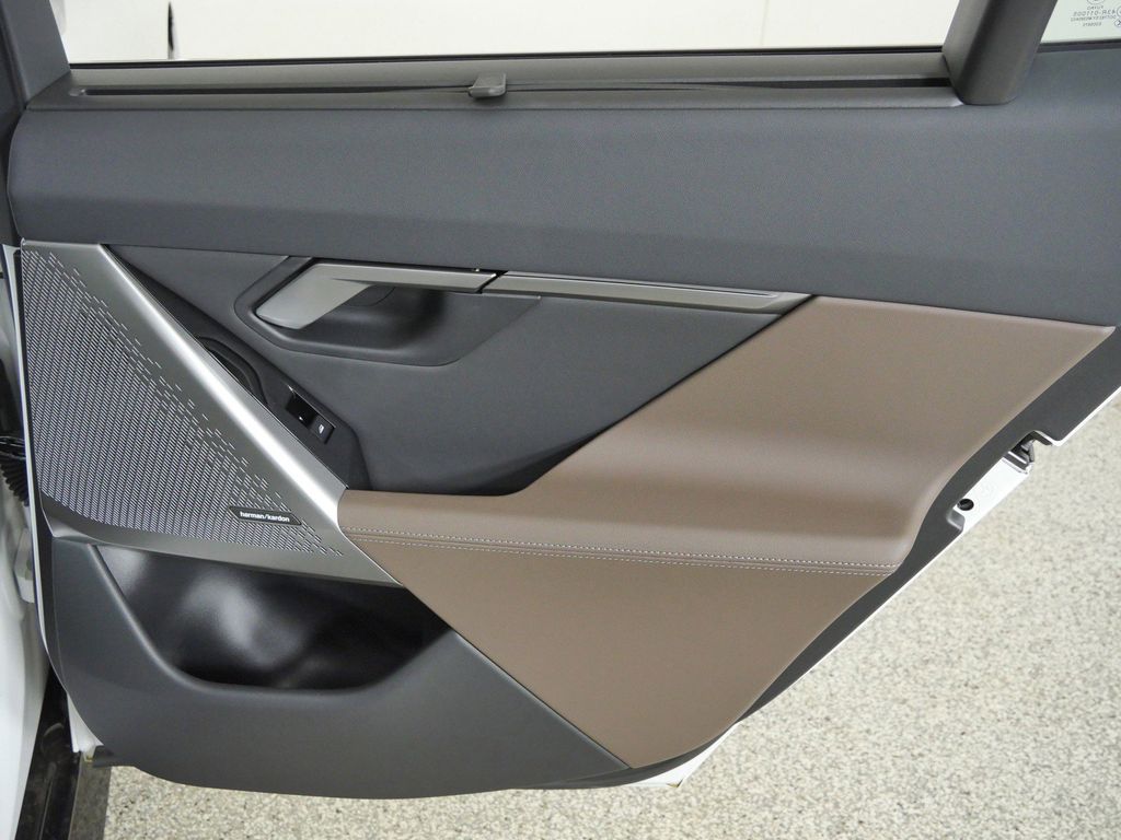 Thumbnail: 2027 BMW 5 Series - 25