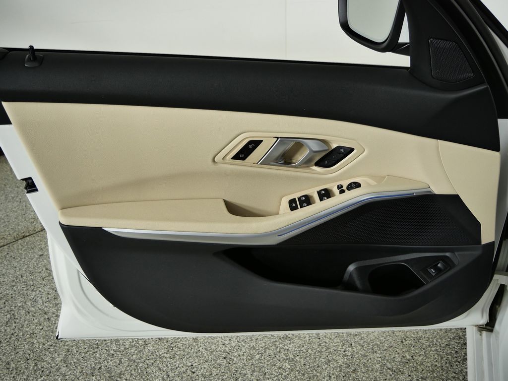 Thumbnail: 2025 BMW 3 Series - 37