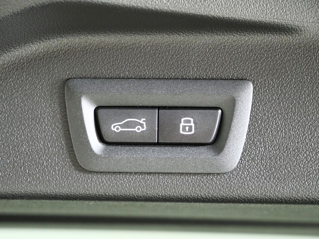 Thumbnail: 2026 BMW X5 - 30