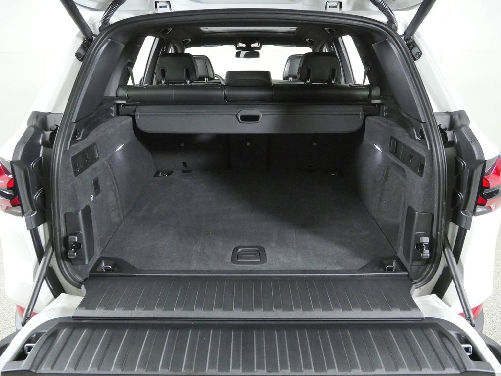 Thumbnail: 2026 BMW X5 - 28