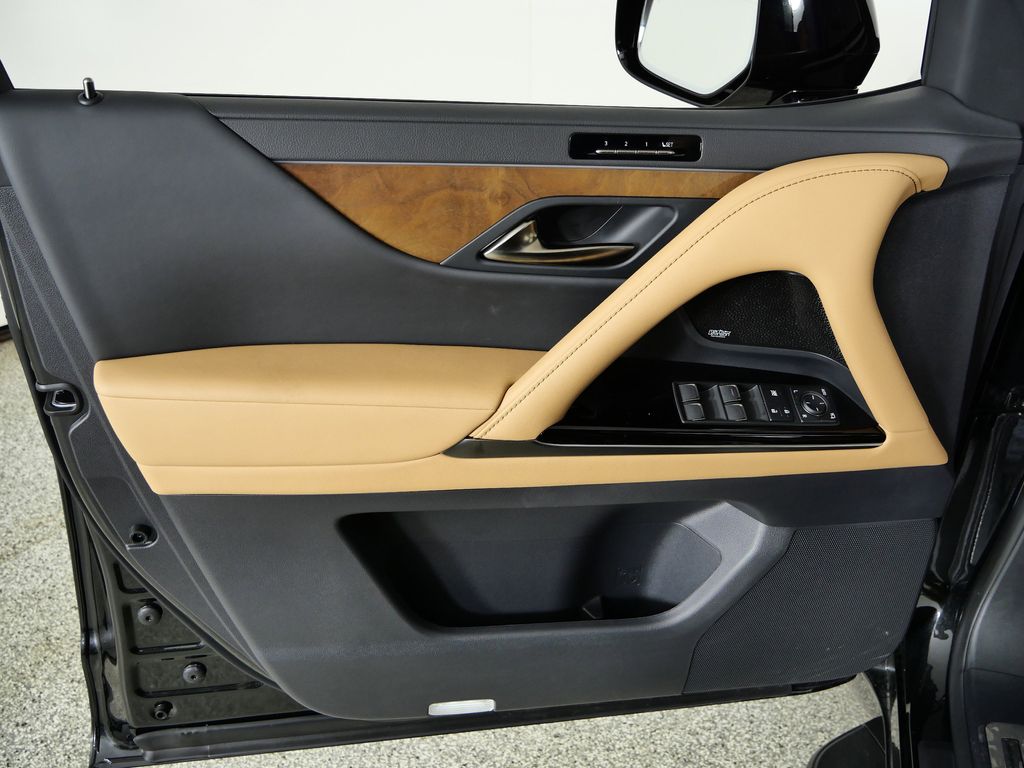 Thumbnail: 2025 Lexus LX - 32