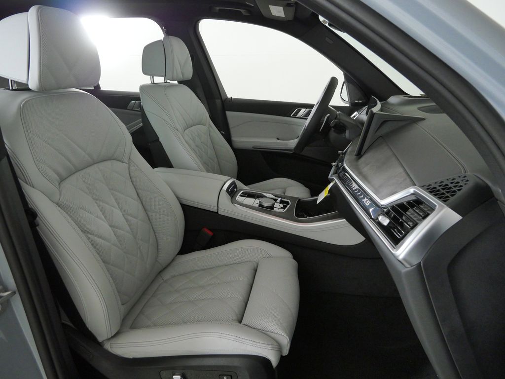 Thumbnail: 2026 BMW X5 - 21