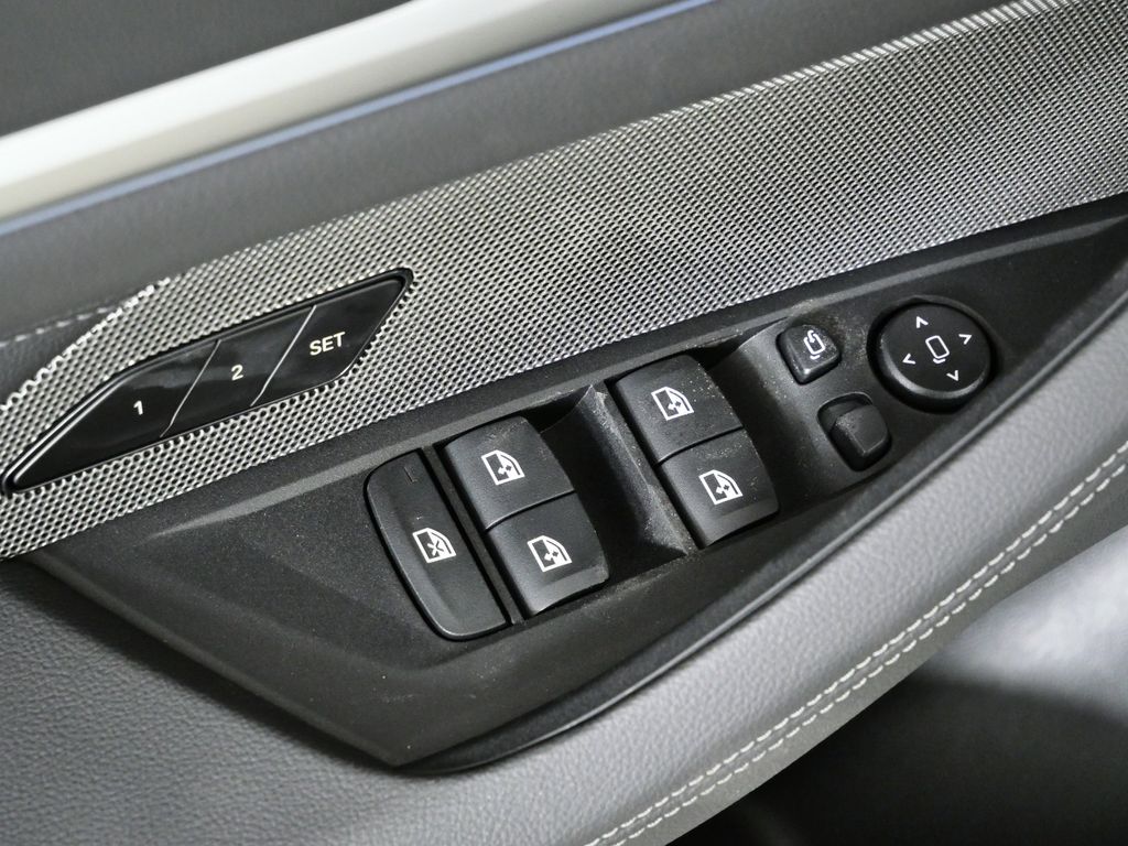 Thumbnail: 2026 BMW i4 - 35