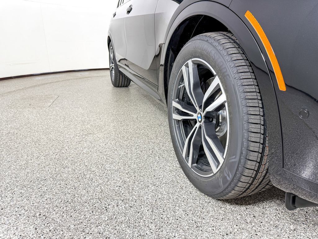 Thumbnail: 2026 BMW X7 - 11