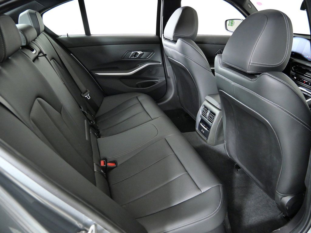 Thumbnail: 2026 BMW 3 Series - 25