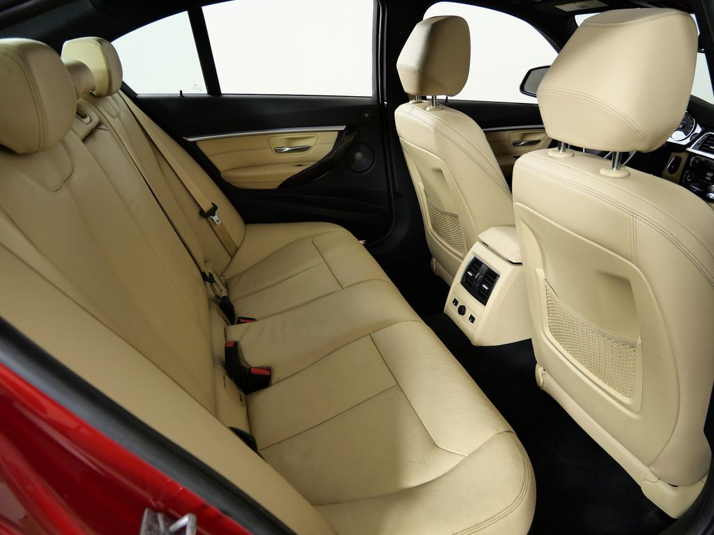 Thumbnail: 2017 BMW 3 Series - 26