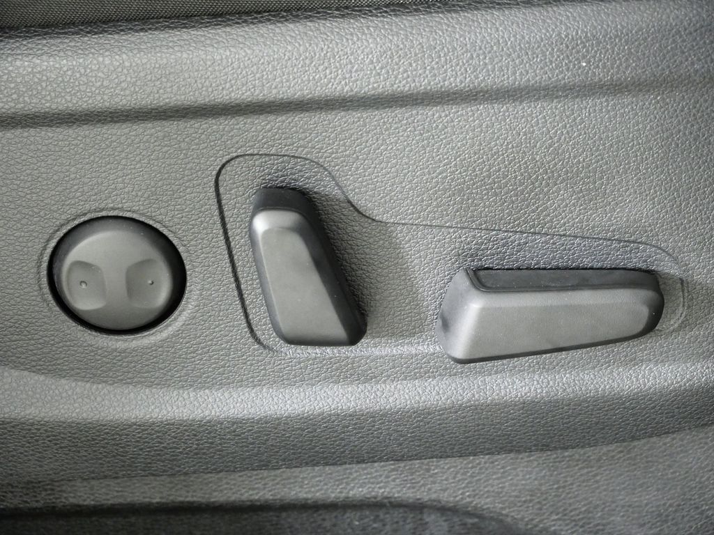 Thumbnail: 2023 Kia Telluride - 23