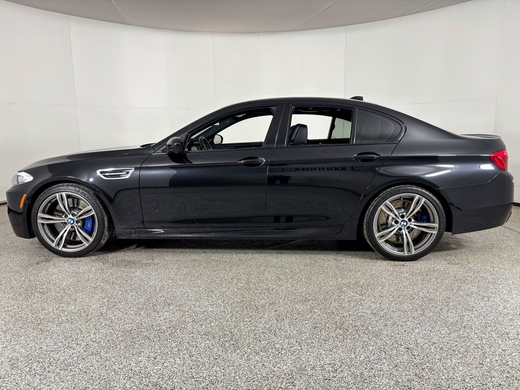 Thumbnail: 2013 BMW M5 - 6