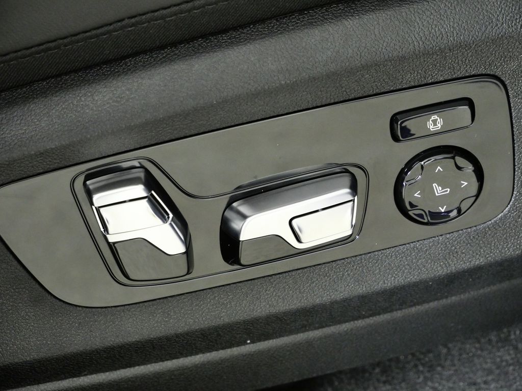 Thumbnail: 2026 BMW X7 - 22