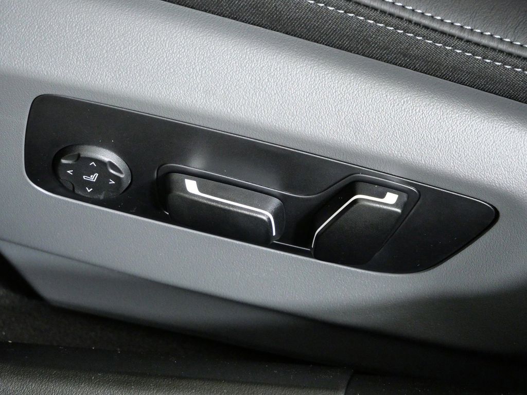 Thumbnail: 2026 BMW 5 Series - 37