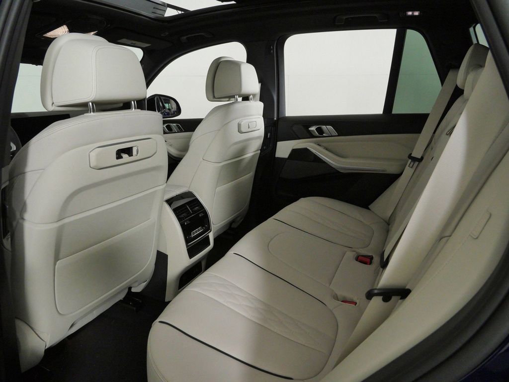 Thumbnail: 2026 BMW X5 - 32