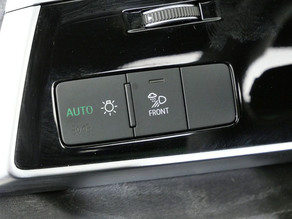 Thumbnail: 2023 Audi Q8 - 39