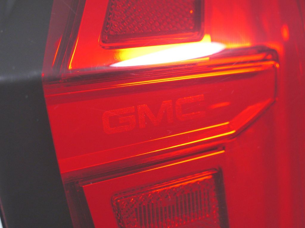 Thumbnail: 2022 GMC Yukon - 19