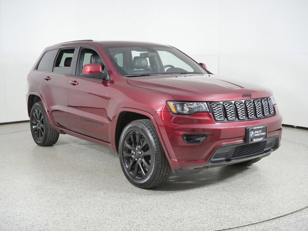 Thumbnail: 2017 Jeep Grand Cherokee - 7