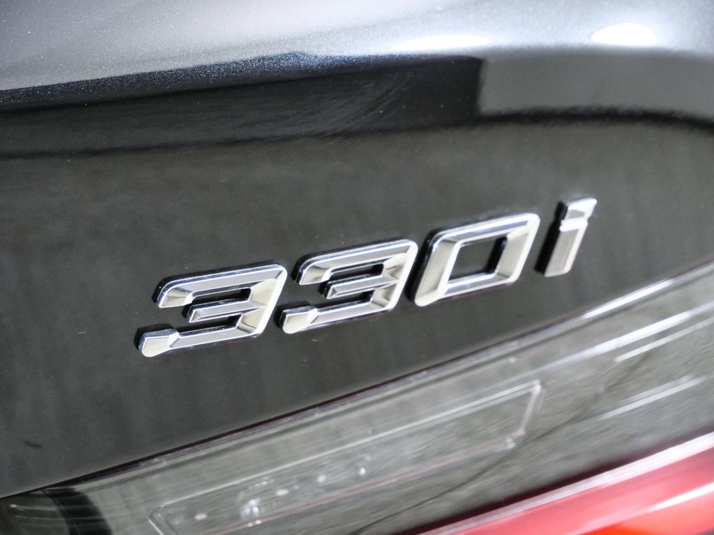 Thumbnail: 2026 BMW 3 Series - 12