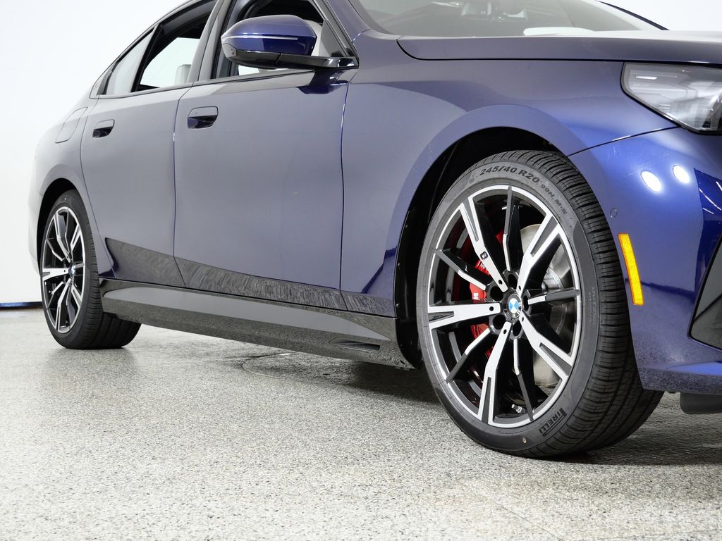 Thumbnail: 2026 BMW 5 Series - 6