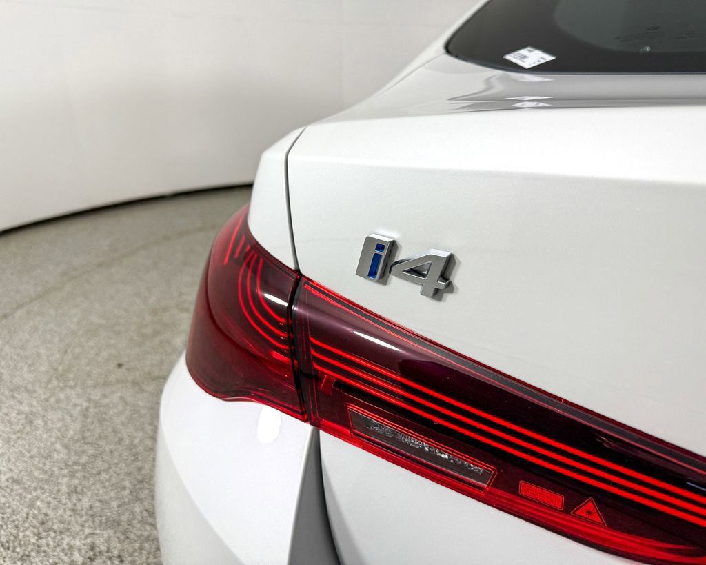 Thumbnail: 2025 BMW i4 - 17