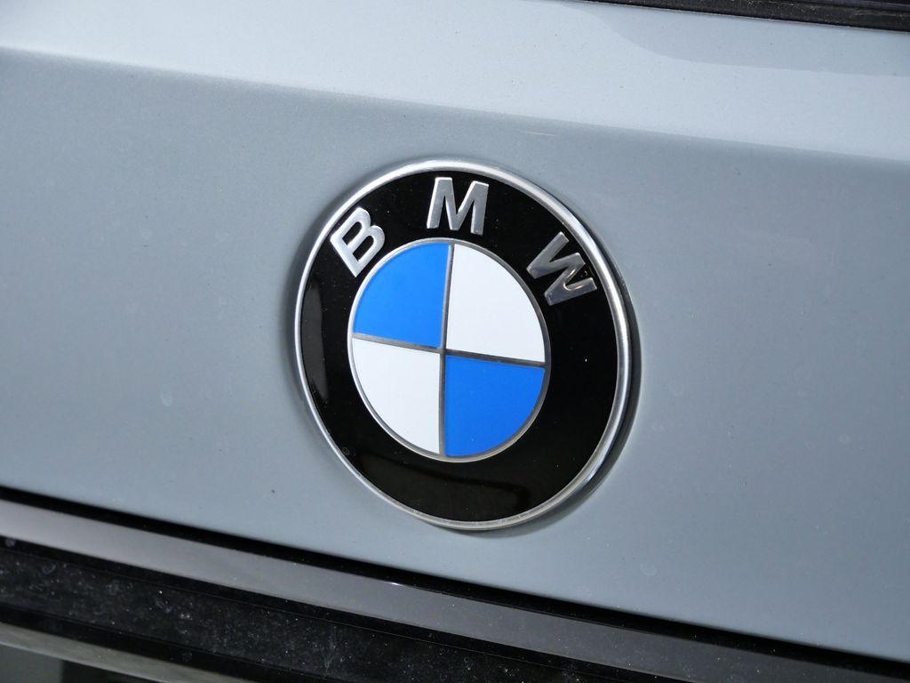 Thumbnail: 2026 BMW X7 - 11