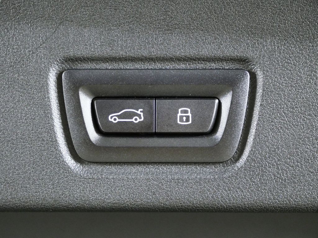 Thumbnail: 2025 BMW i4 - 33