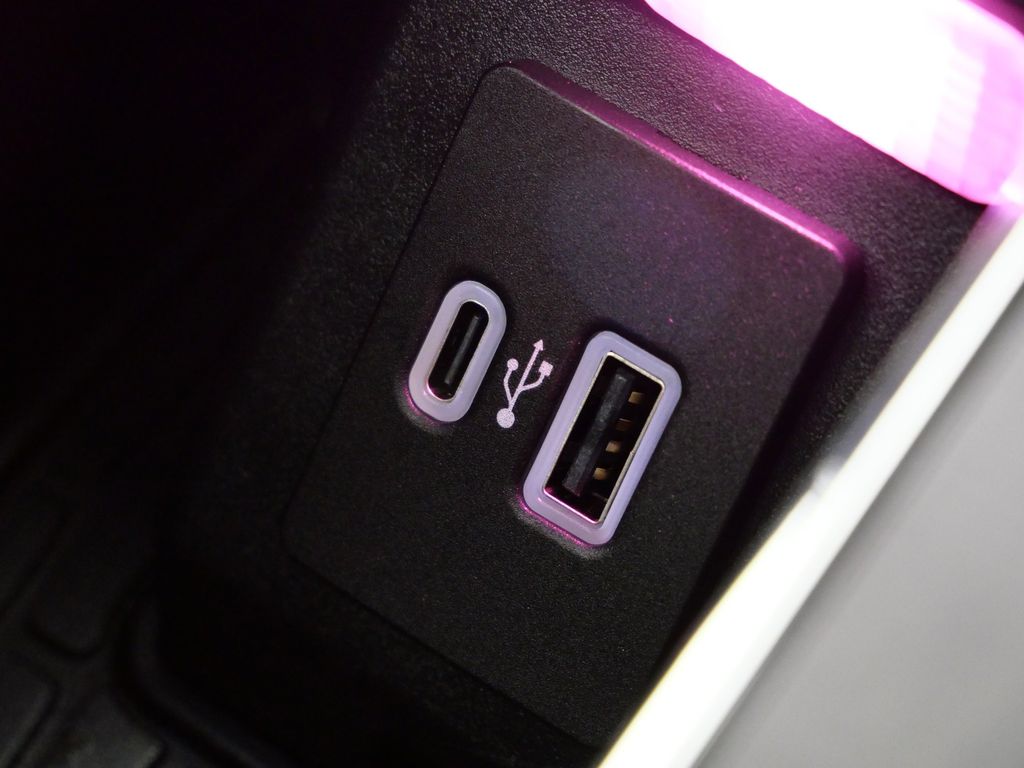 Thumbnail: 2023 Lincoln Aviator - 47