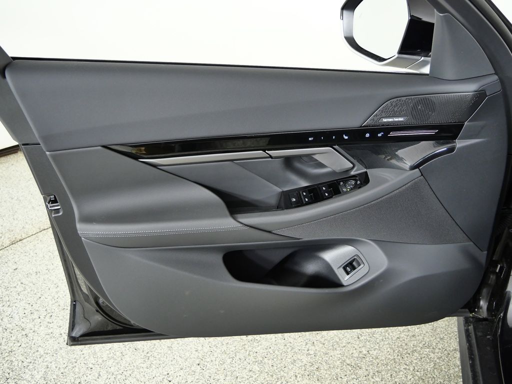 Thumbnail: 2026 BMW 5 Series - 31