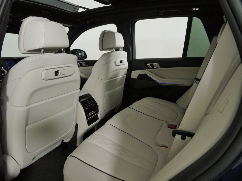 Thumbnail: 2026 BMW X5 - 32