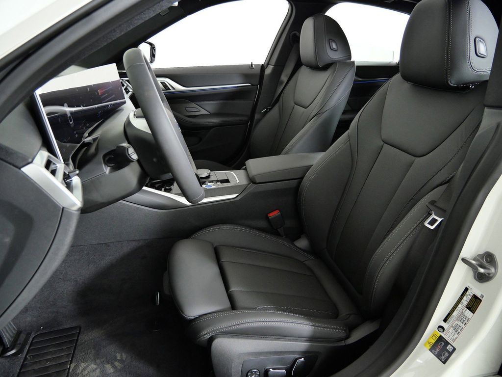 Thumbnail: 2026 BMW i4 - 34