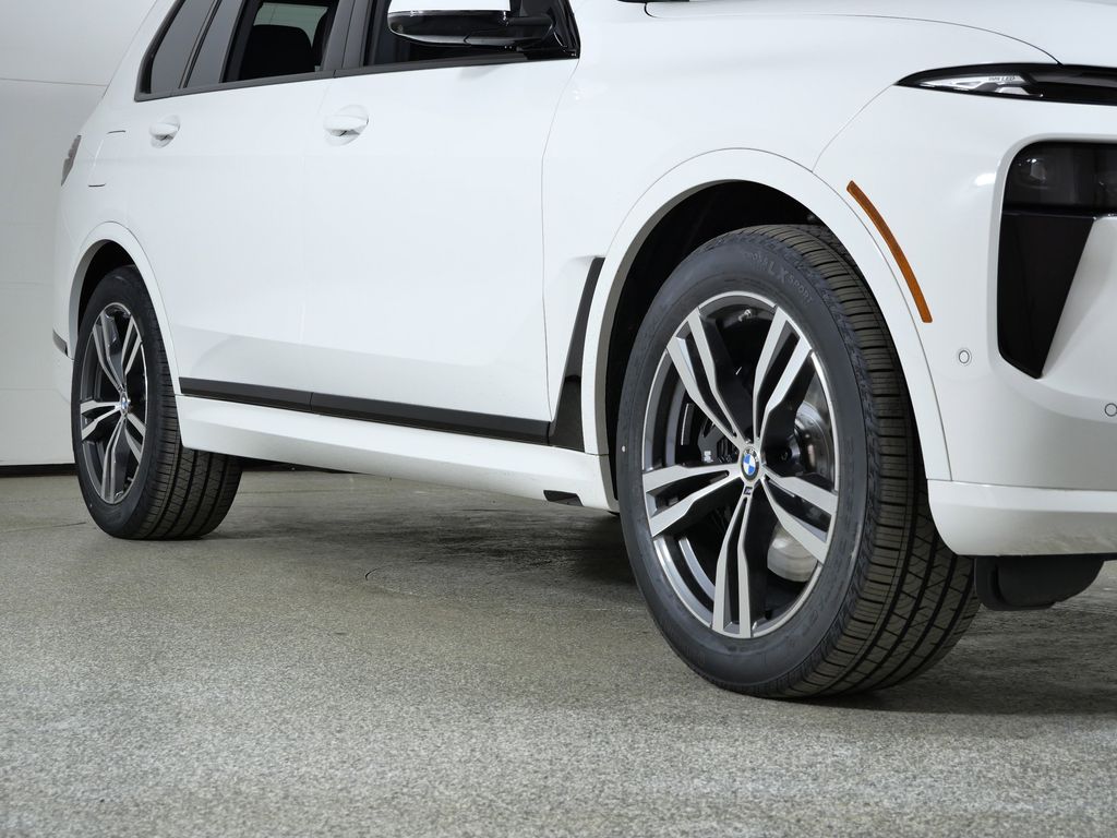 Thumbnail: 2026 BMW X7 - 6