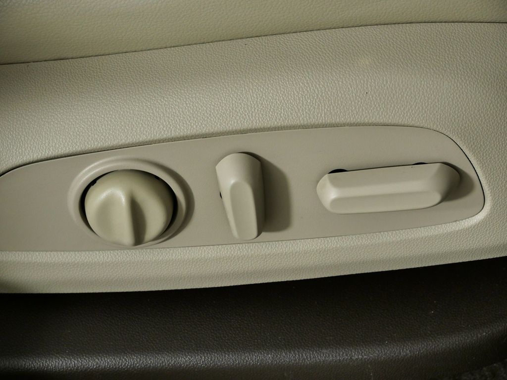 Thumbnail: 2017 GMC Acadia - 23