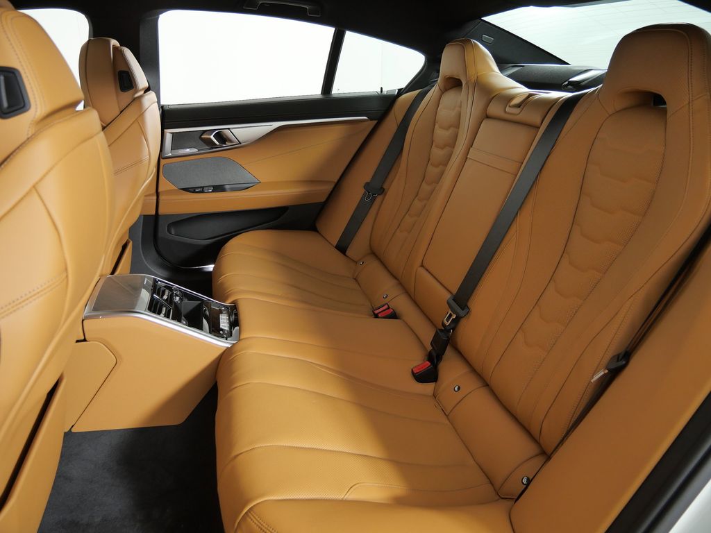 Thumbnail: 2026 BMW 8 Series - 31