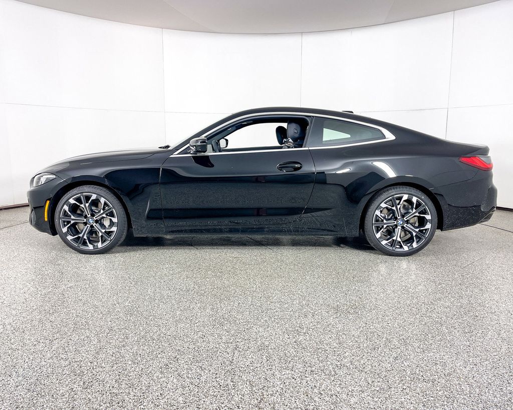 Thumbnail: 2025 BMW 4 Series - 10