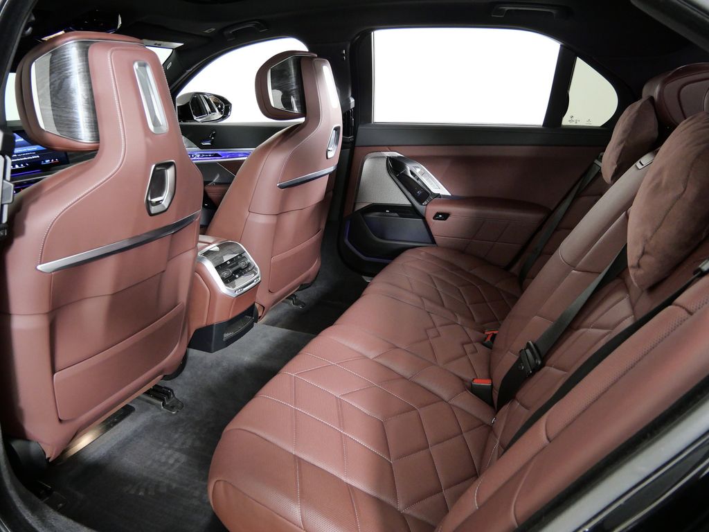 Thumbnail: 2023 BMW 7 Series - 36