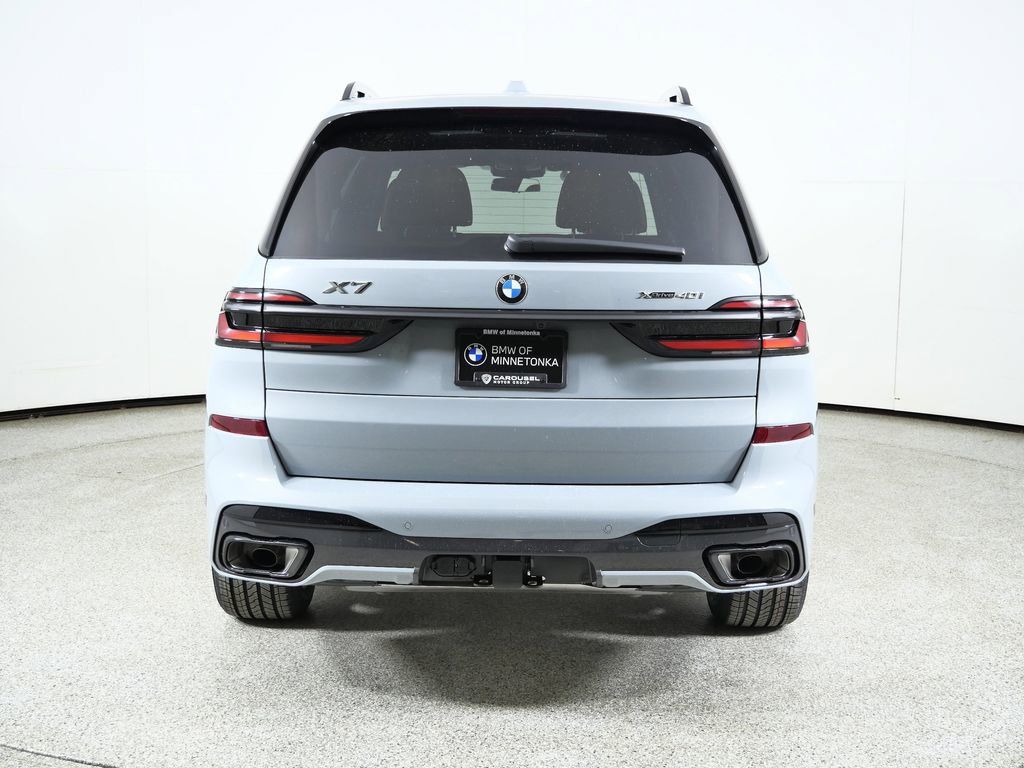 Thumbnail: 2026 BMW X7 - 12