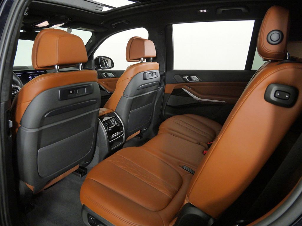 Thumbnail: 2021 BMW X7 - 33