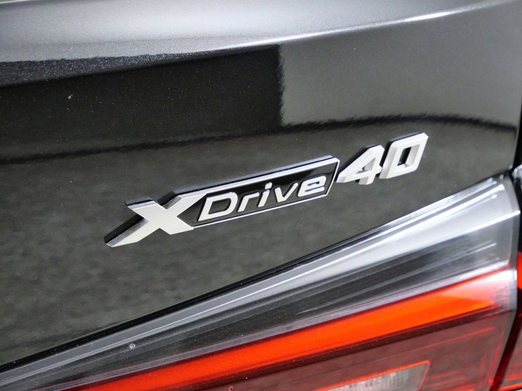 Thumbnail: 2026 BMW i4 - 12