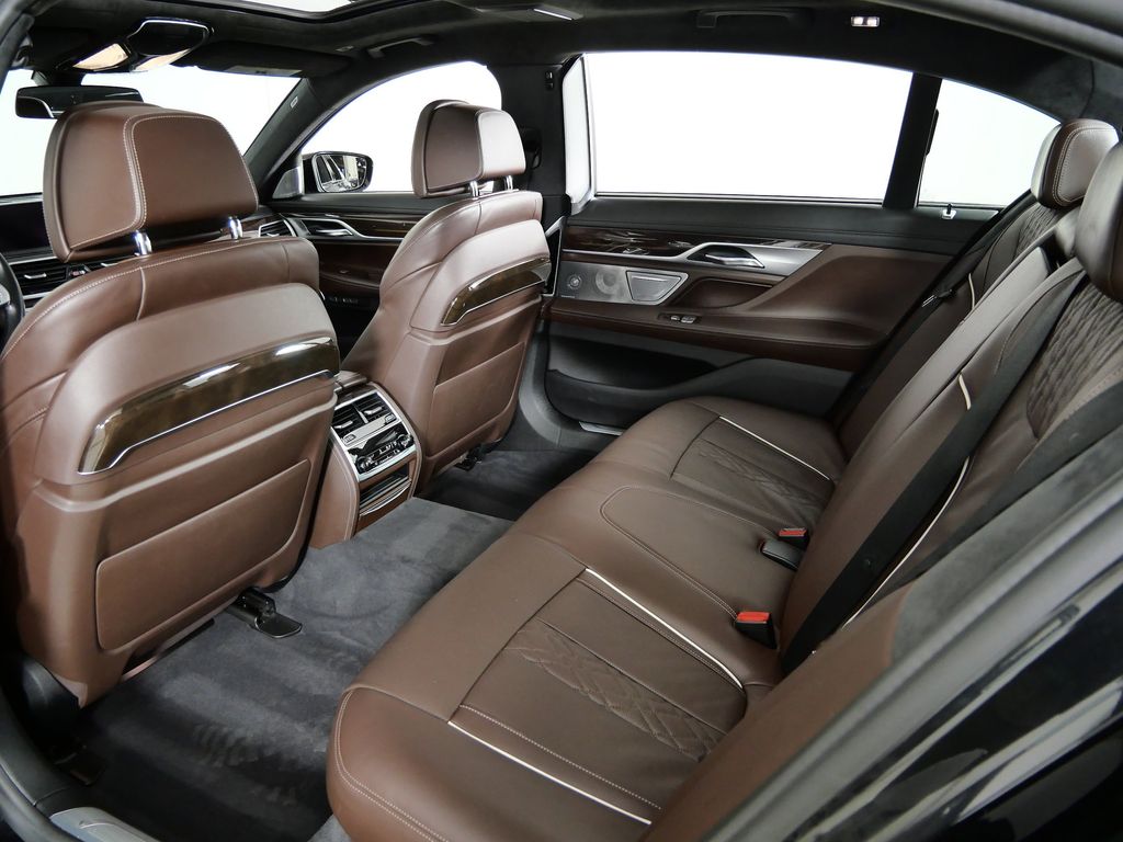 Thumbnail: 2016 BMW 7 Series - 31